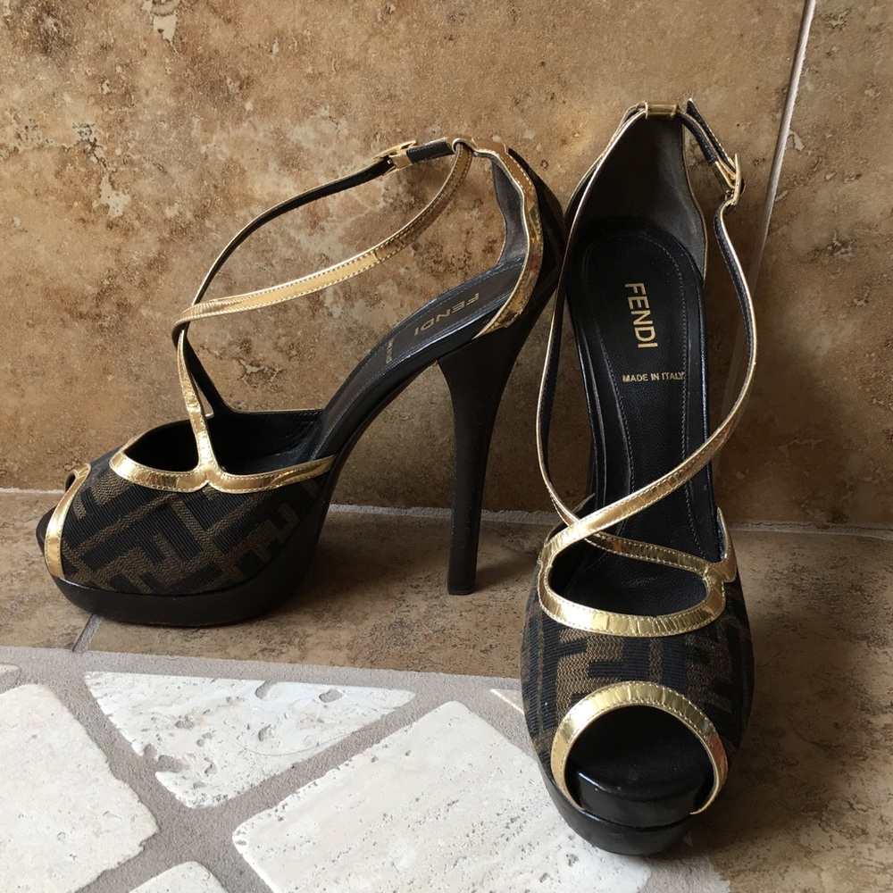 Fendi Tobacco Spuntata Zucca Jacquard peeptoe pump